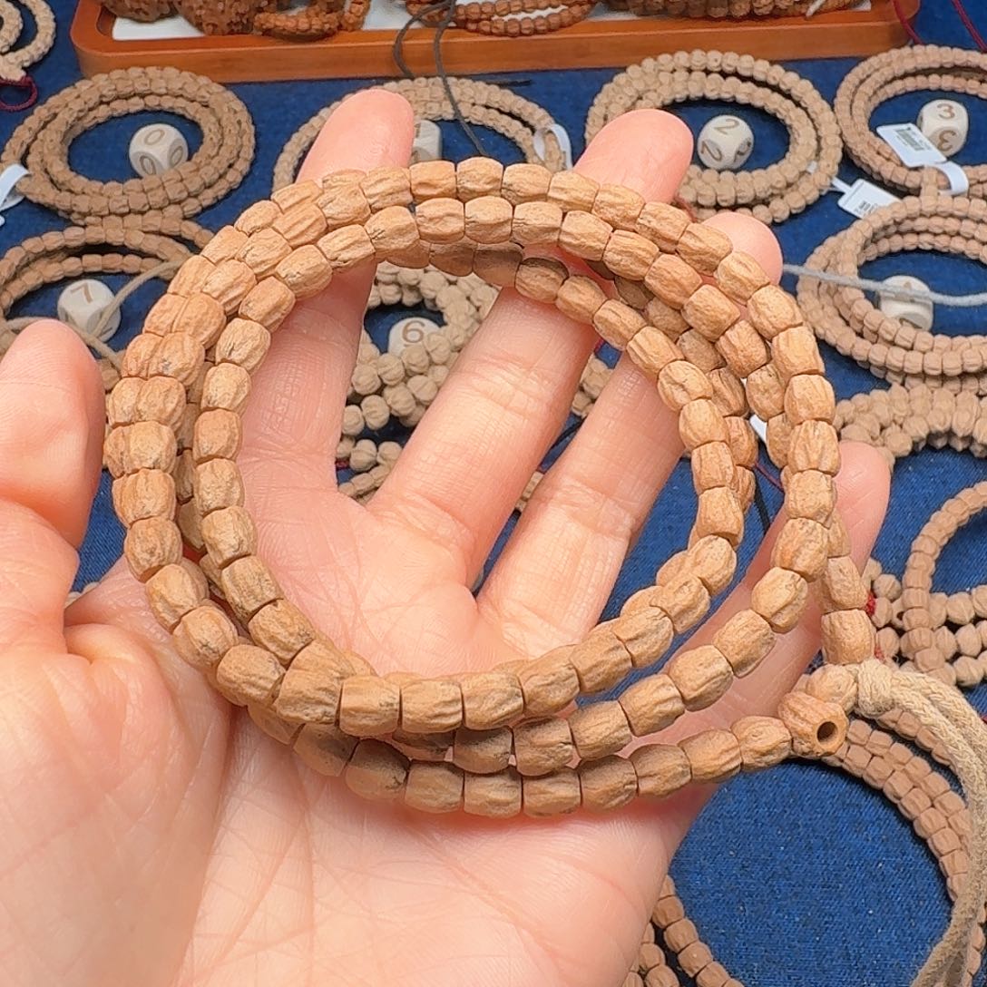 柏香籽/百香籽吊坠8***8