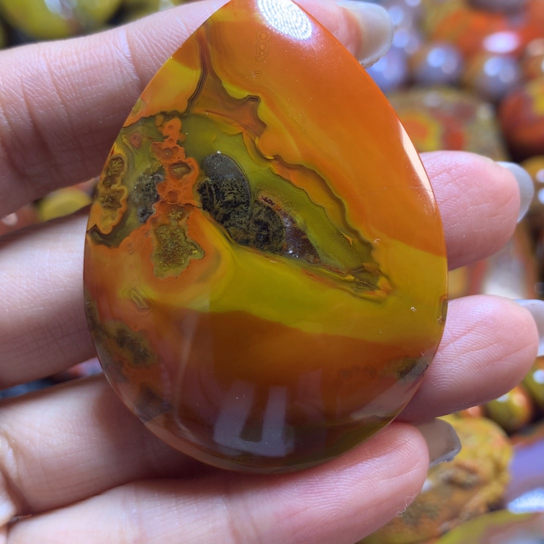 玛瑙/玉髓战国红吊坠未镶嵌