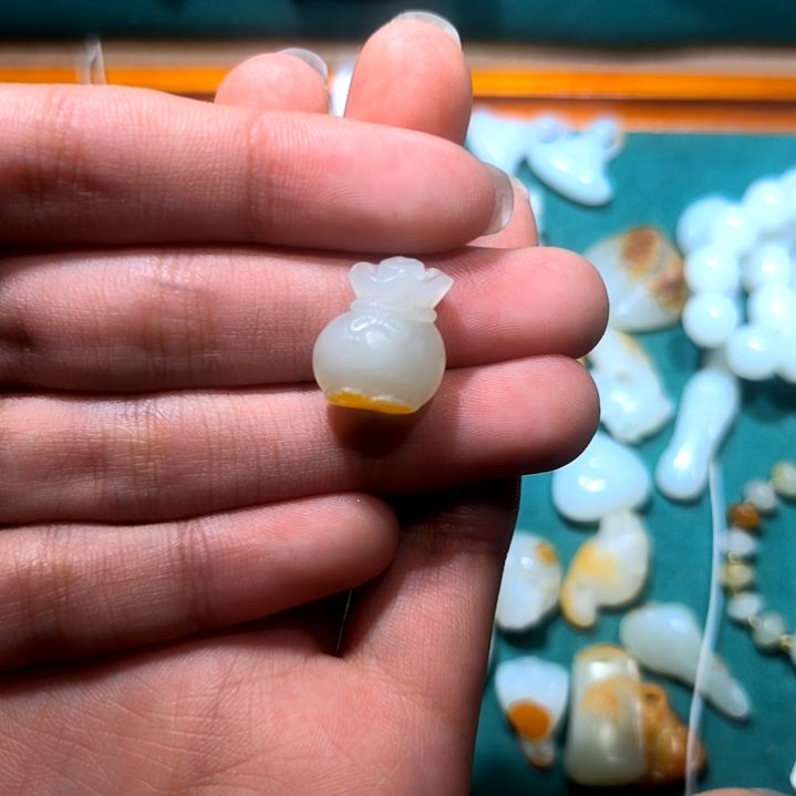 和田玉颈饰未镶嵌嫣*