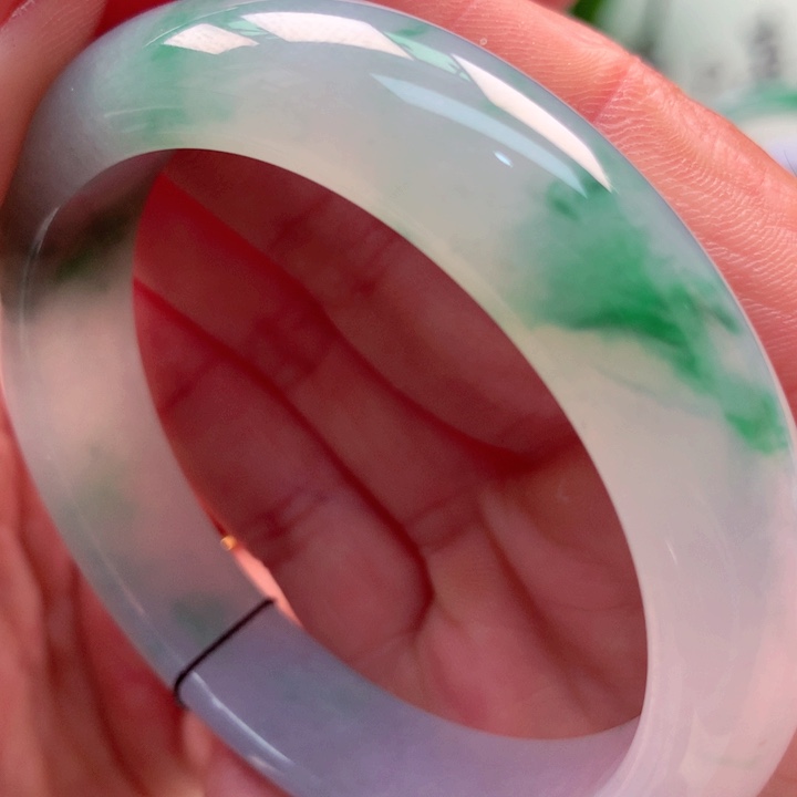 小****翡翠未镶嵌手镯付定金20000元未付尾款13600