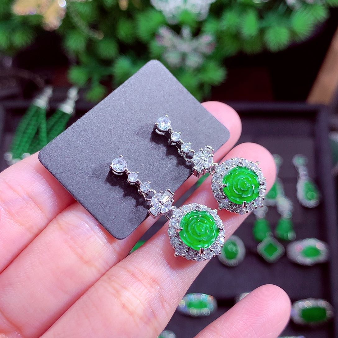 颈饰未镶嵌翡翠天然