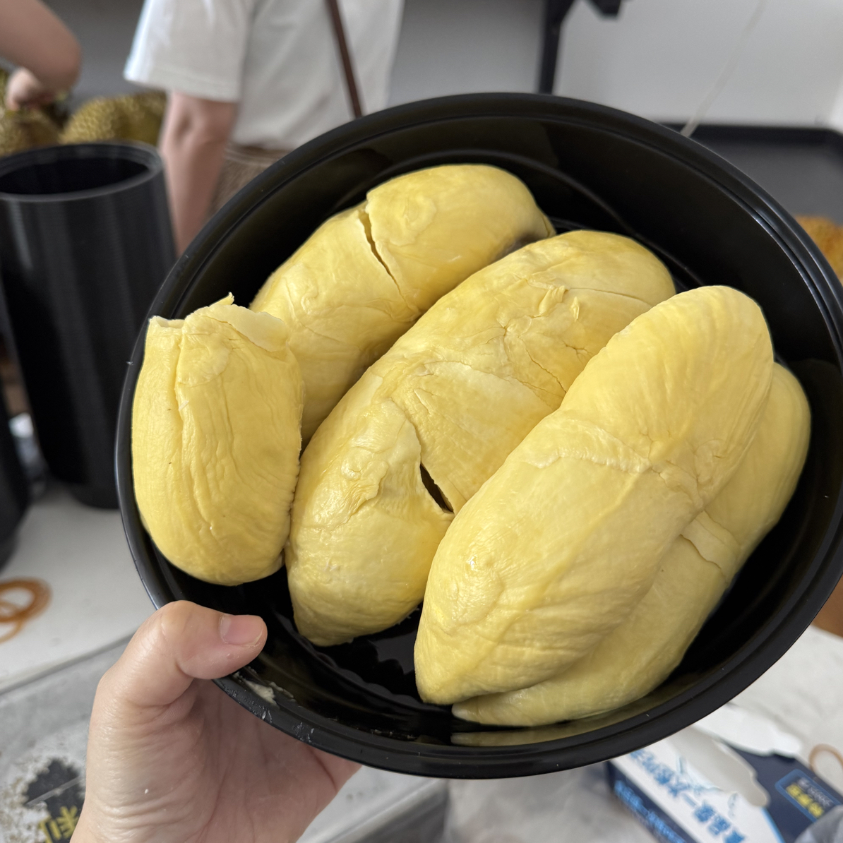 泰国金枕头榴莲纯榴莲果肉1.3斤现场现开液氮锁鲜