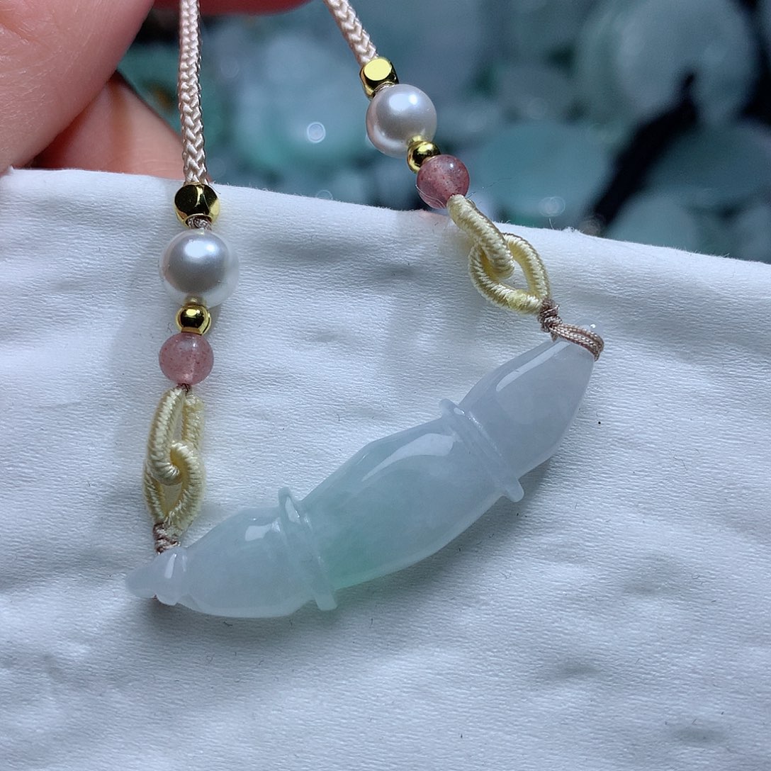 翡翠颈饰未镶嵌3876。