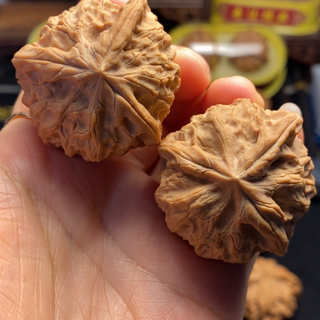 桃核把件锦鸿3棱狮子头