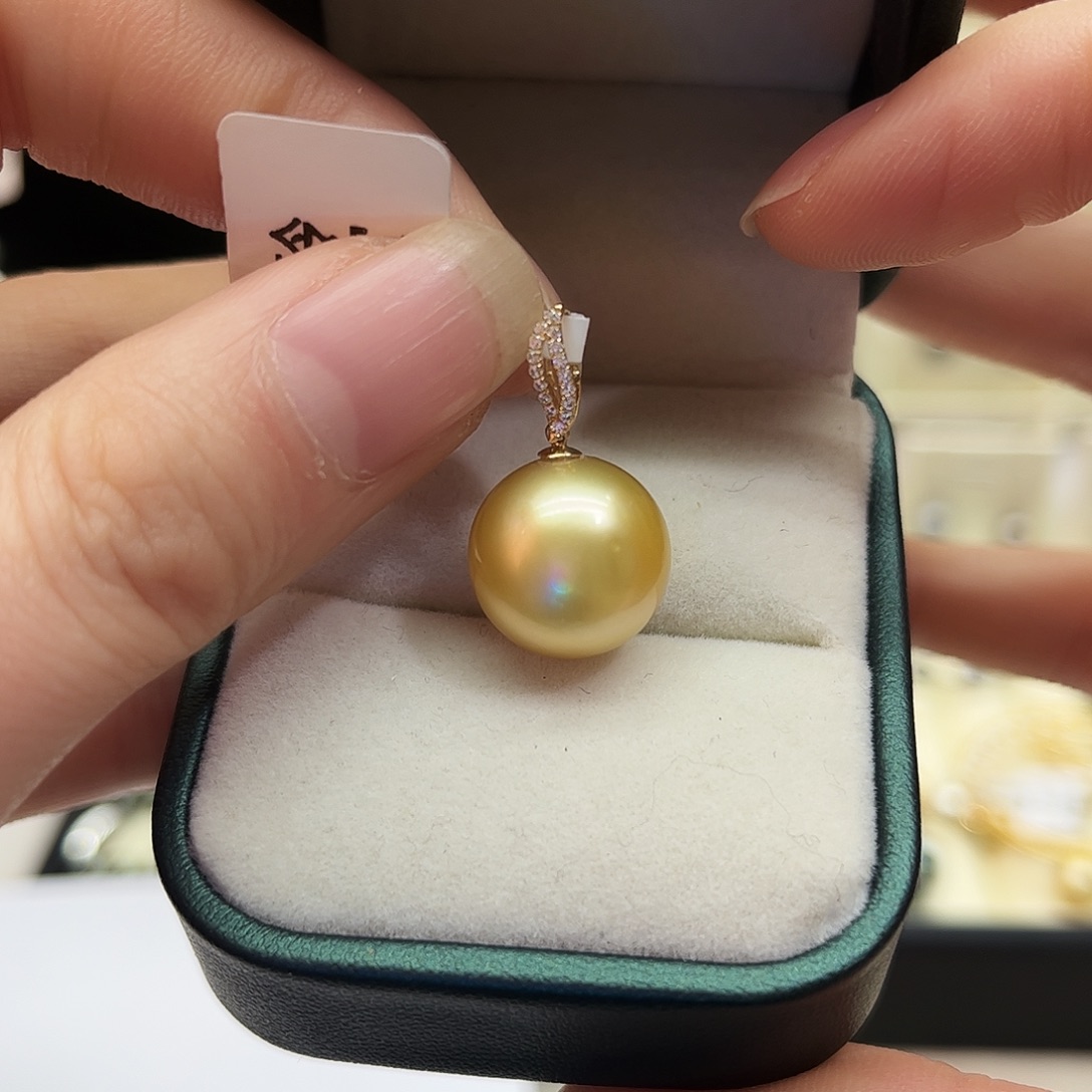 18K金镶嵌颈饰海水珍珠