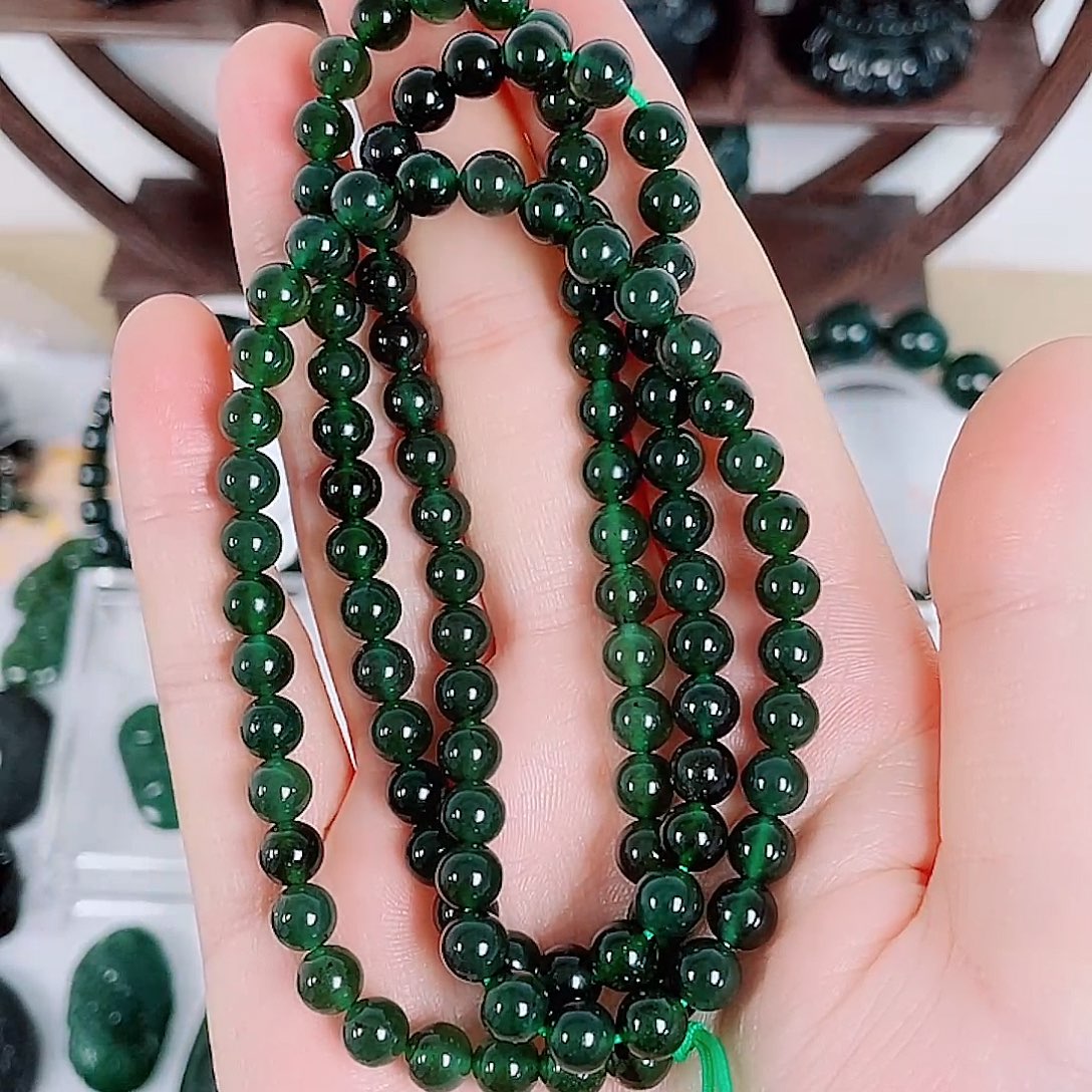 蛇纹石玉未镶嵌颈饰