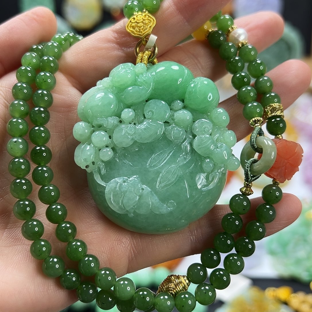 翡翠未镶嵌颈饰吊坠