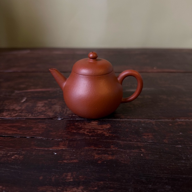 生砂朱泥明式水平95cc半手内推出水孔紫砂壶小毛病的