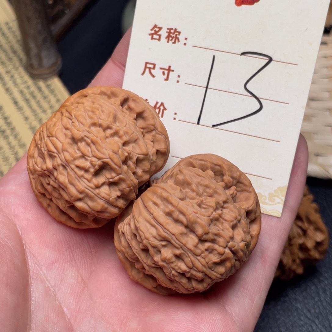 文玩核桃把件闷白41尺13