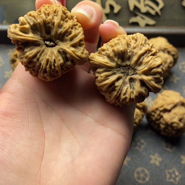 桃核把件南疆石文玩核桃