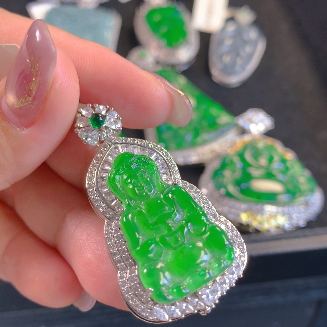 翡翠颈饰未镶嵌翡翠