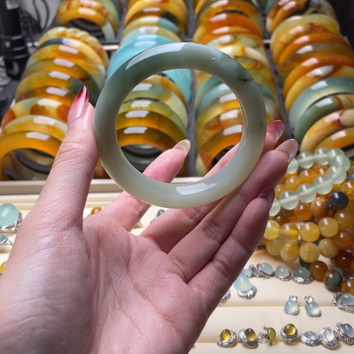 蛇纹石玉手镯未镶嵌52.4