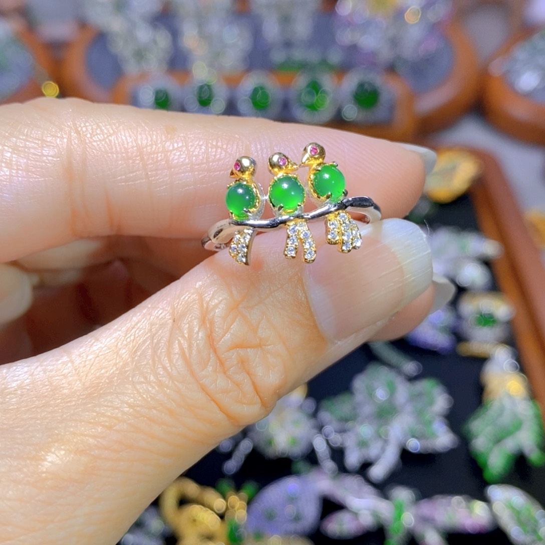 翡翠颈饰银S925镶嵌天然翡翠