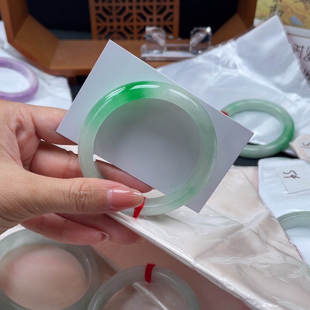 J****未镶嵌緬料手镯首饰