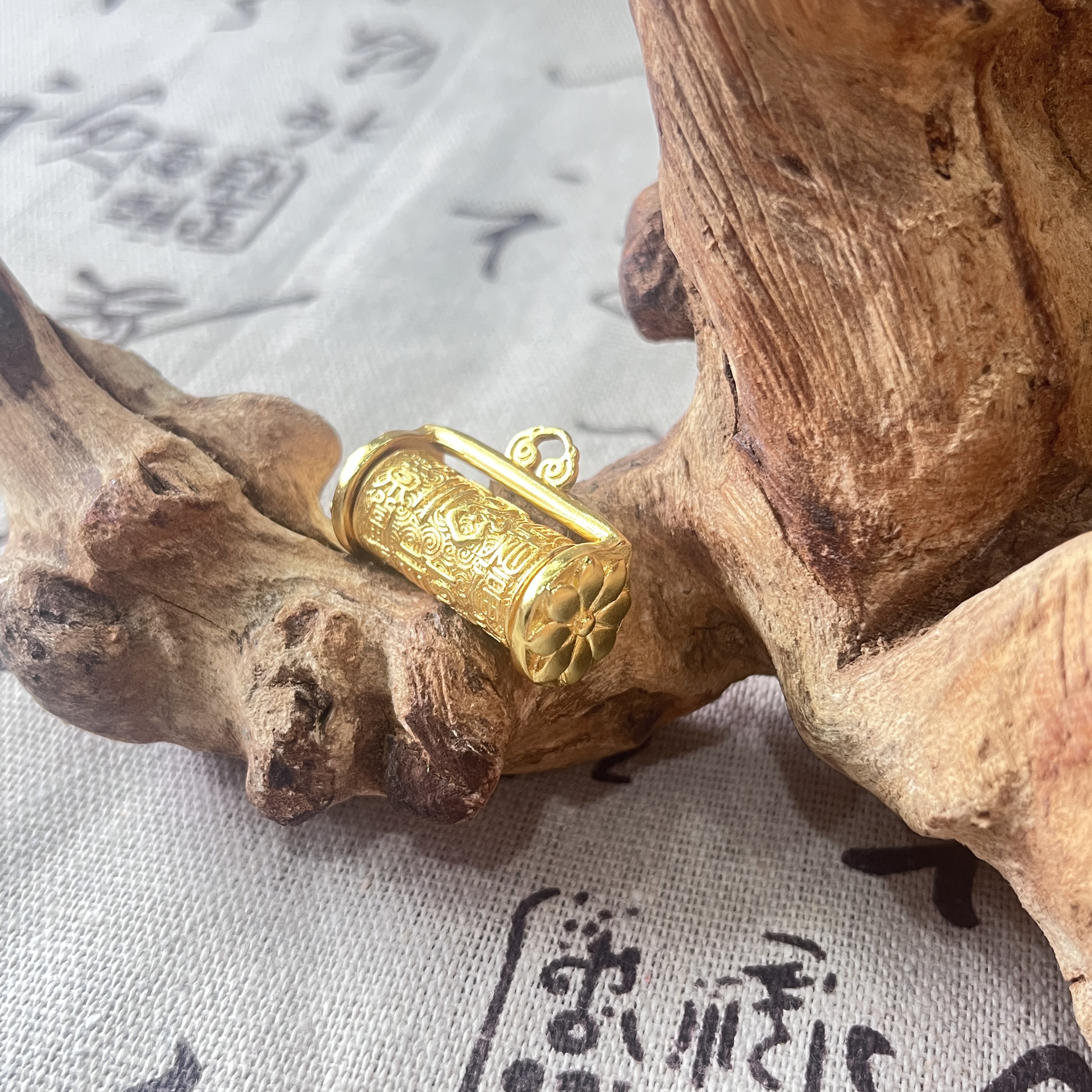 B-3040  古法精工路路通转转福锁吊坠  真金工艺 + 专柜礼盒