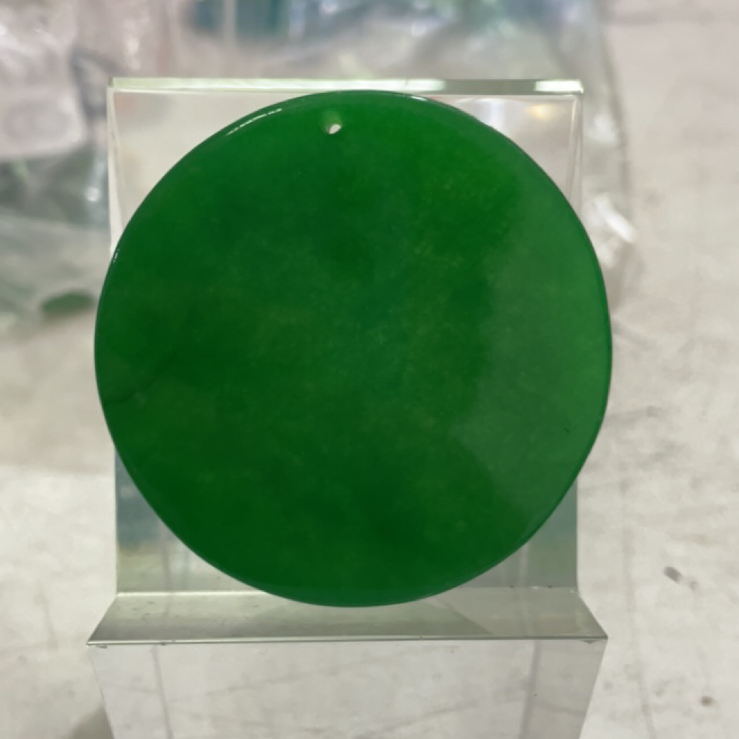 111  绿圆吊坠牌