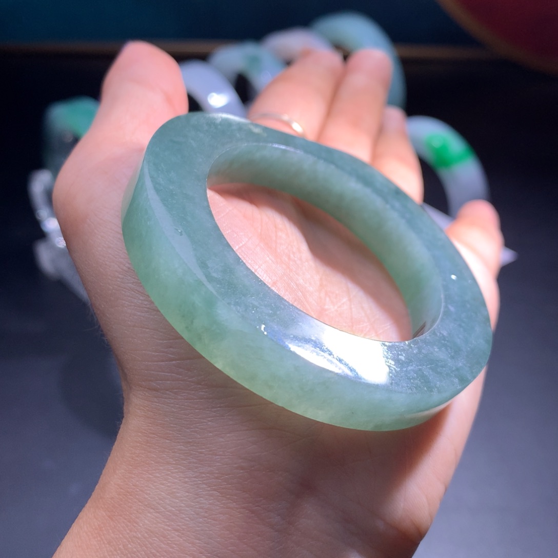 未镶嵌翡翠手镯定制翡翠