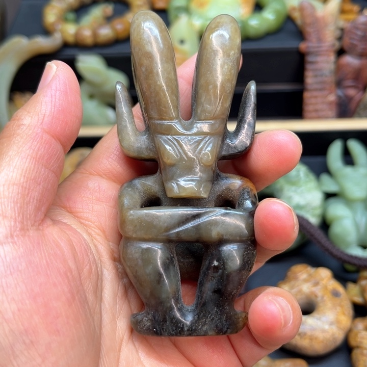 未镶嵌岫岩河磨玉（透闪石质玉）挂件?****