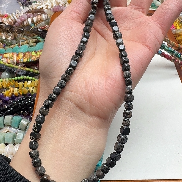 玛瑙/玉髓未镶嵌珠宝半成品一条6mm帝王石方糖