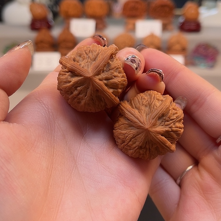 桃核把件玉玺三棱