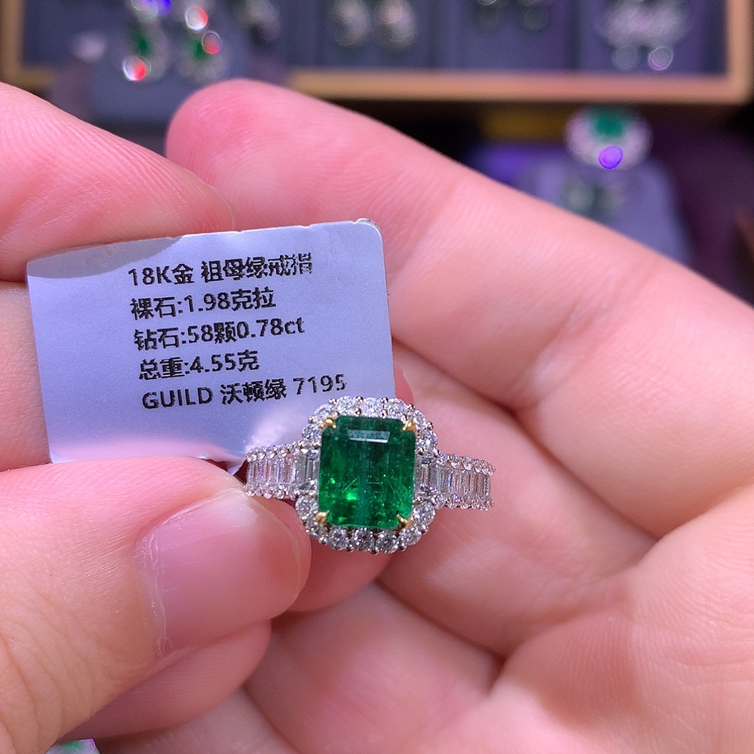 戒指18K金镶嵌祖母绿