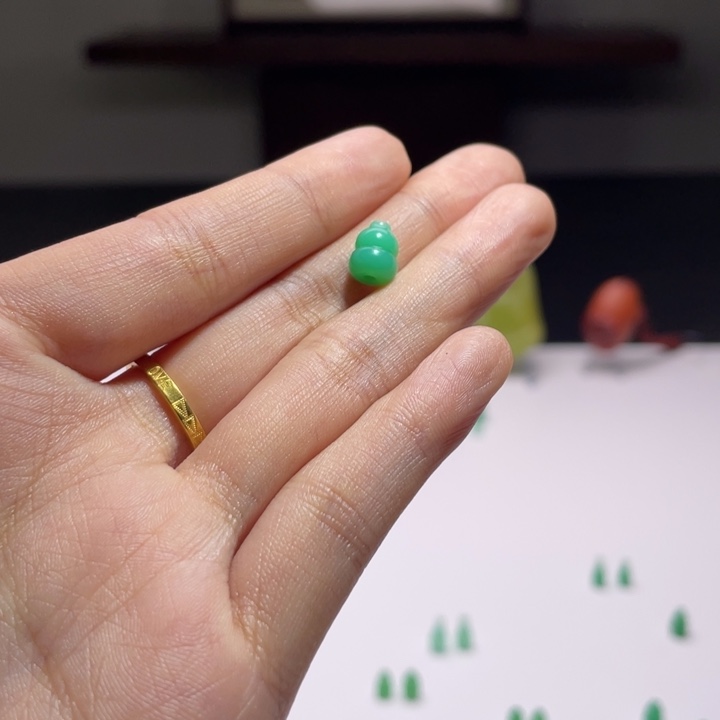 小***福石英质玉（缅黄）未镶嵌颈饰