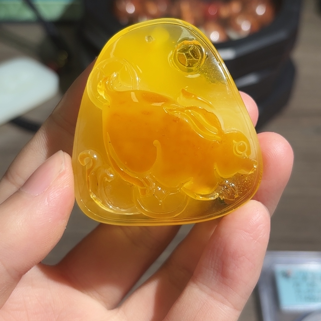 蜜蜡未镶嵌颈饰蜜蜡兔子和我一样都