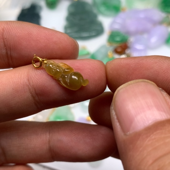 翡翠颈饰18K金镶嵌翡翠