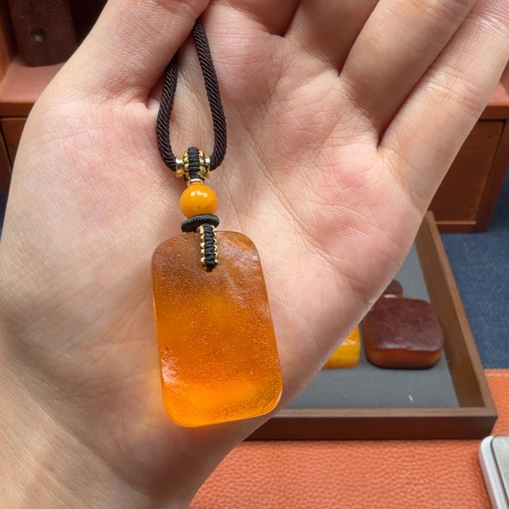 蜜蜡未镶嵌吊坠(赠链)