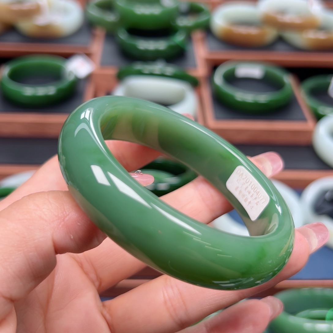 未镶嵌手镯和田玉（碧玉）