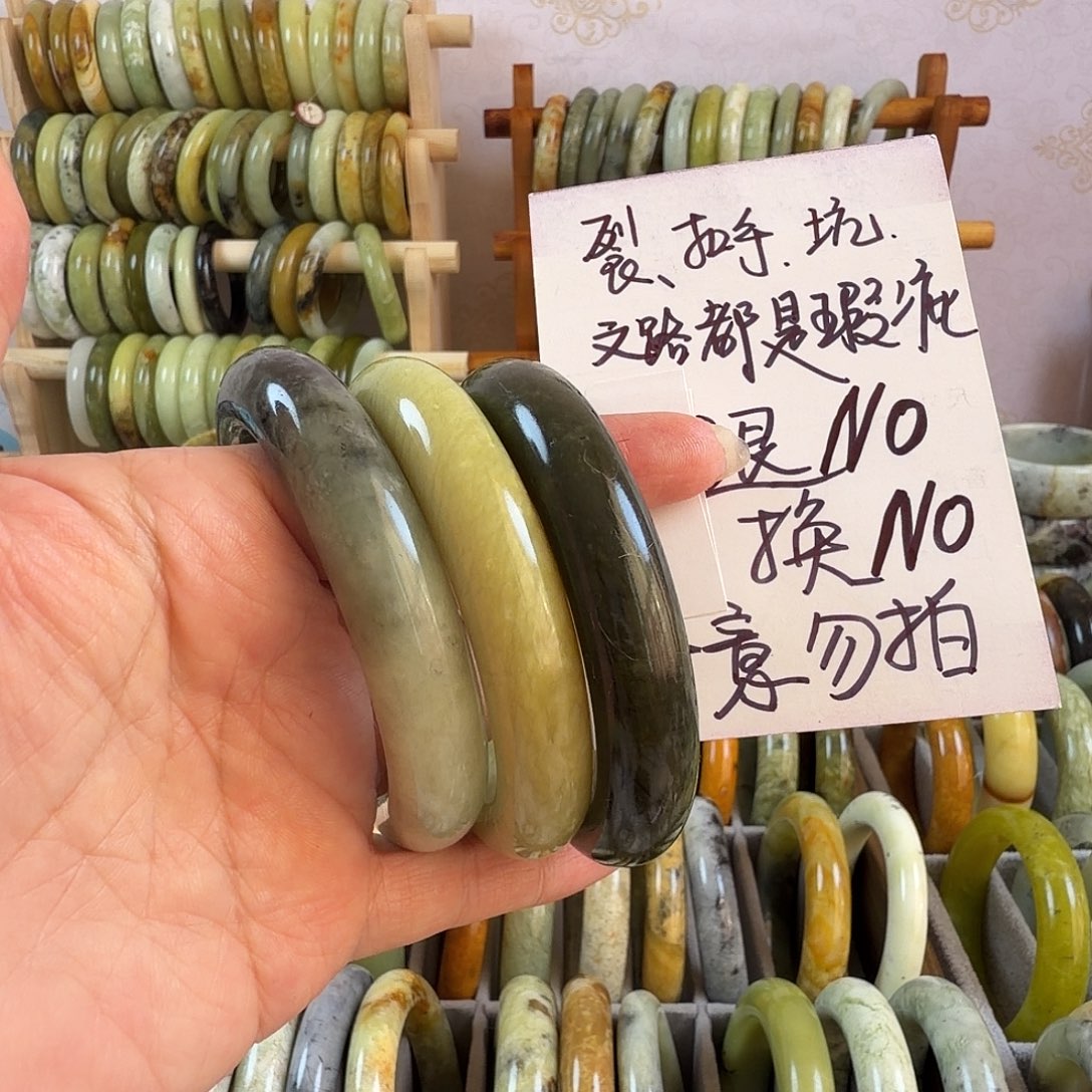 小****蛇纹石玉未镶嵌手镯