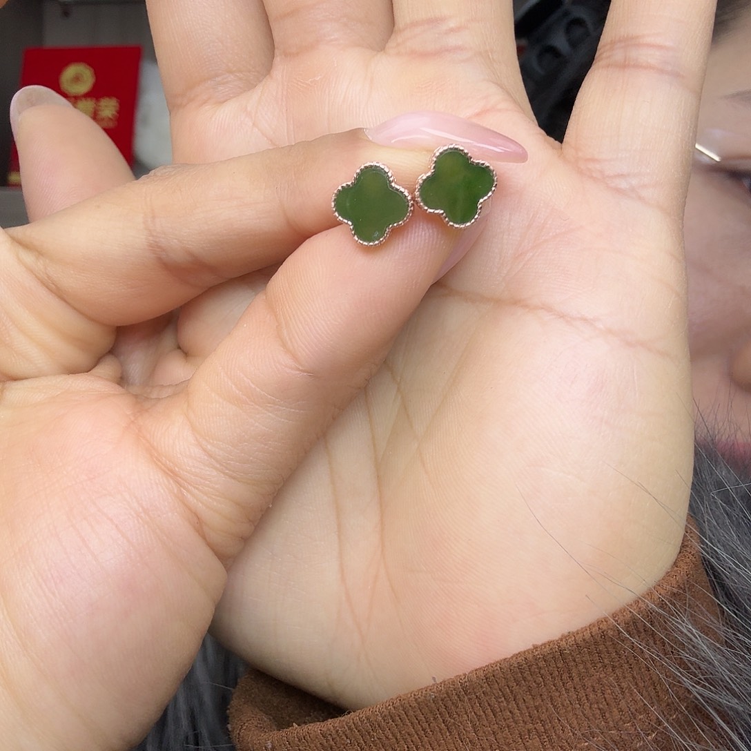 和田玉未镶嵌手串四叶草耳