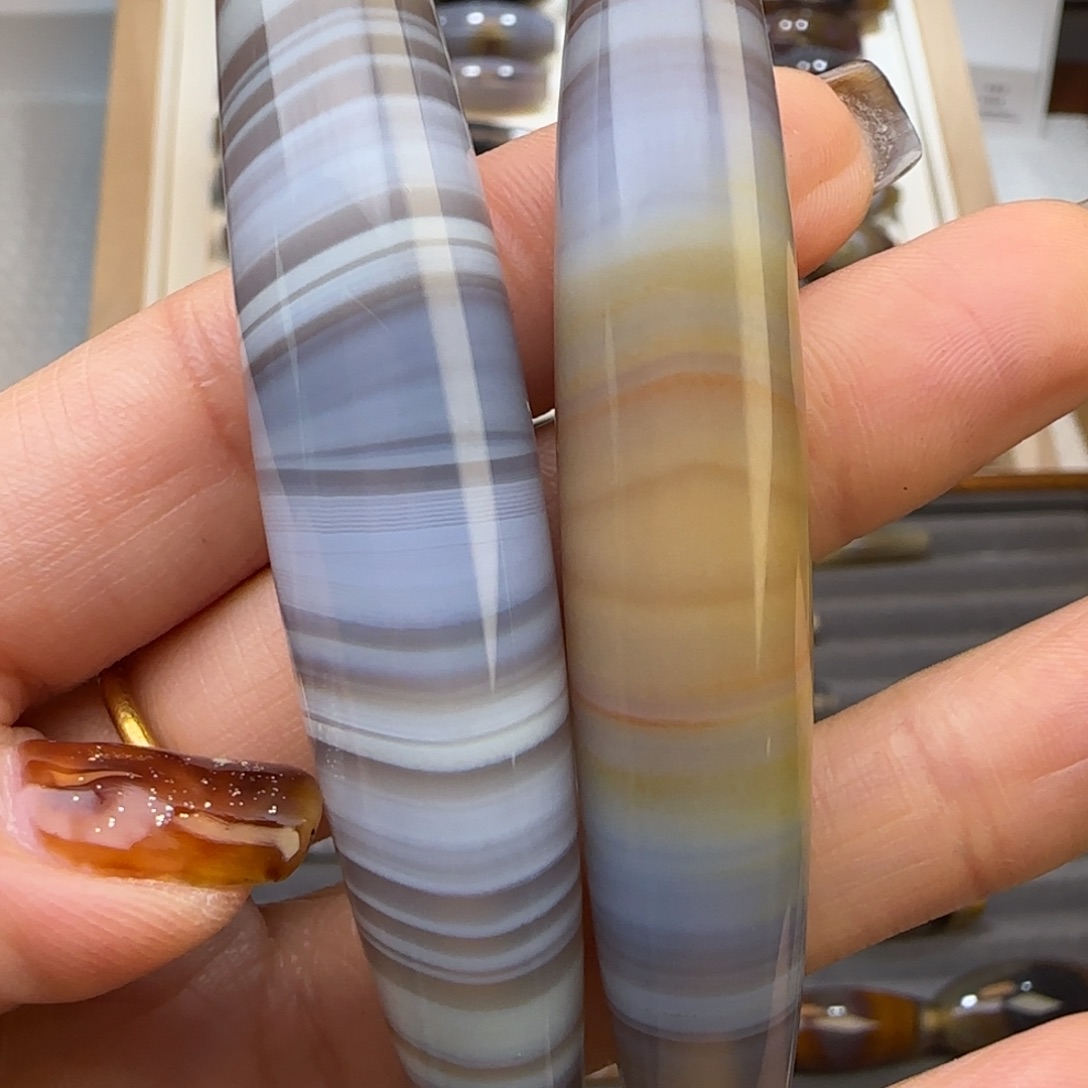 在***前玛瑙/玉髓未镶嵌颈饰