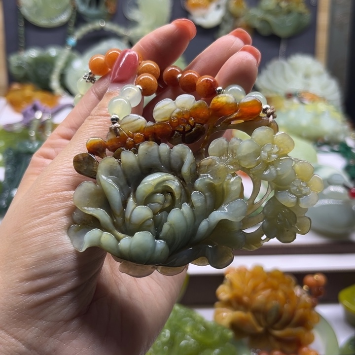 蛇纹石玉未镶嵌颈饰