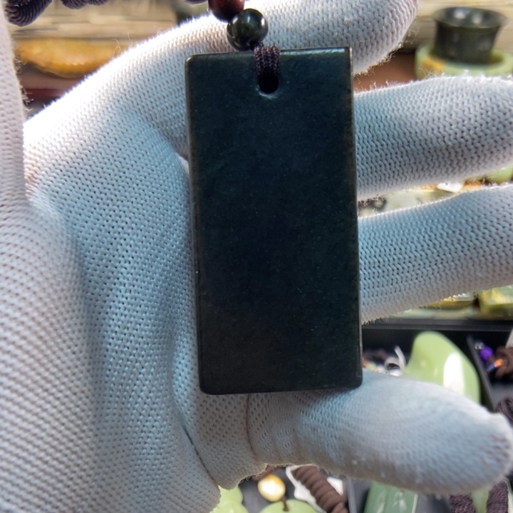 透闪石质玉未镶嵌把件