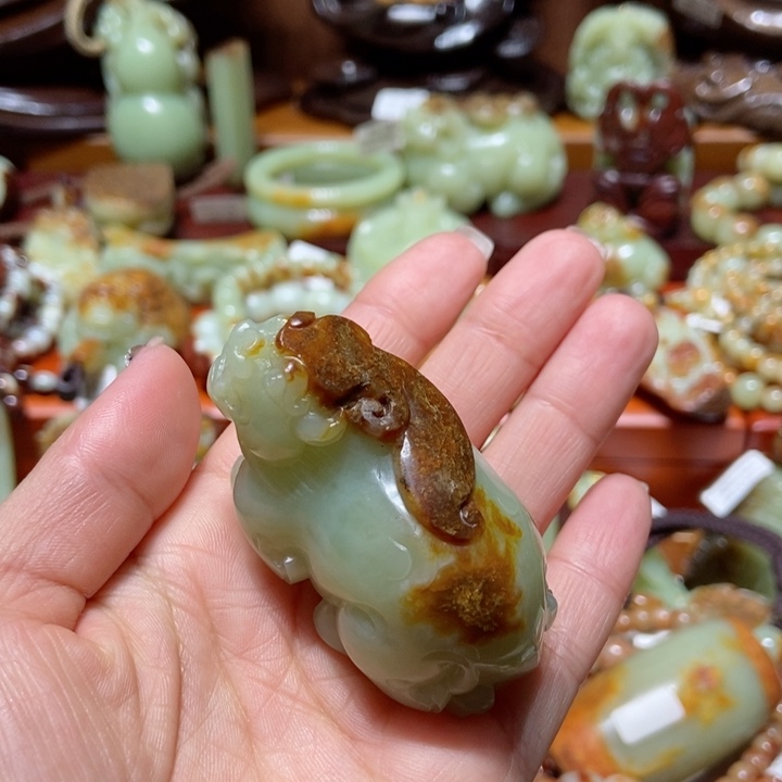 岫岩河磨玉（透闪石质玉）把件未镶嵌