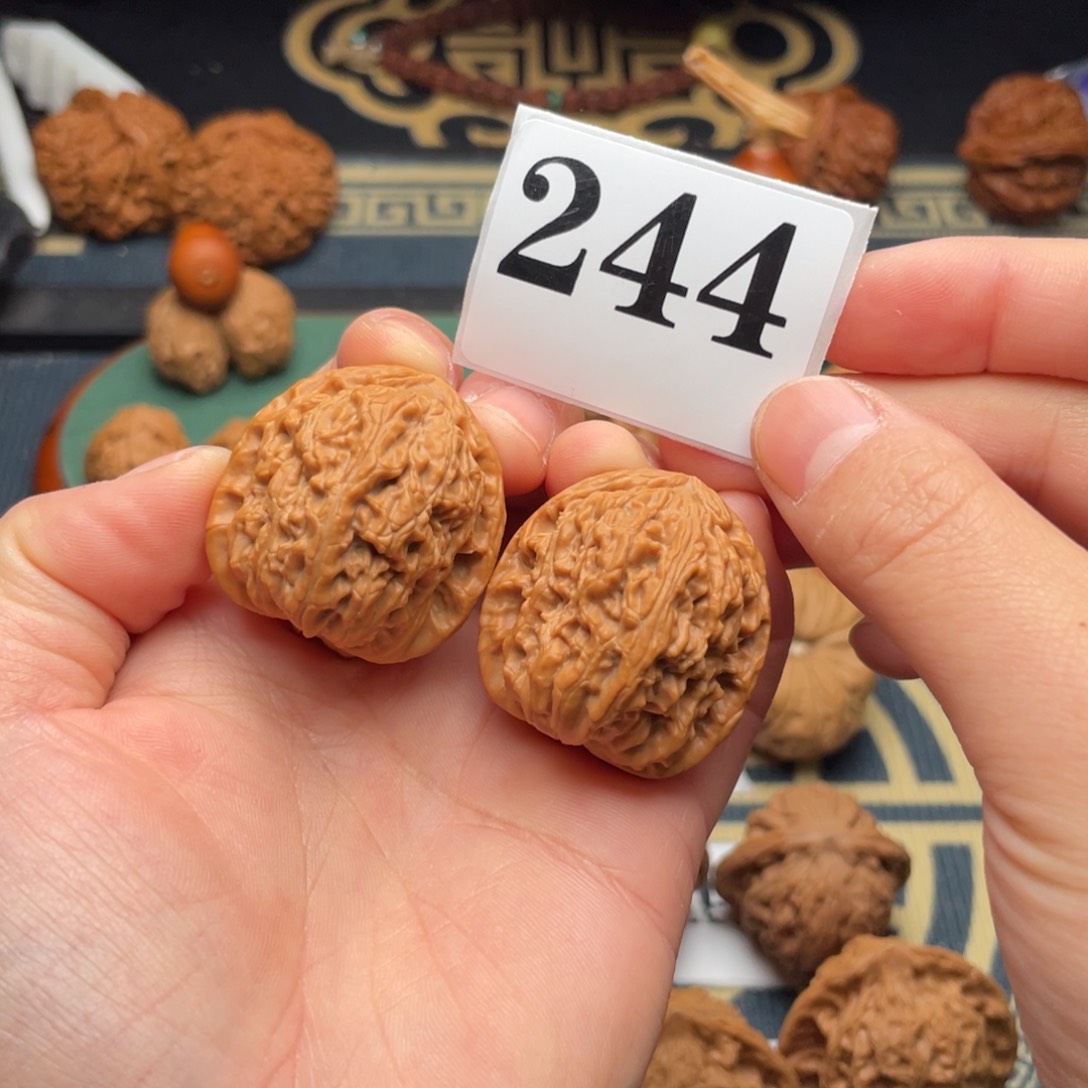 文玩核桃把件32高庄白狮子244号