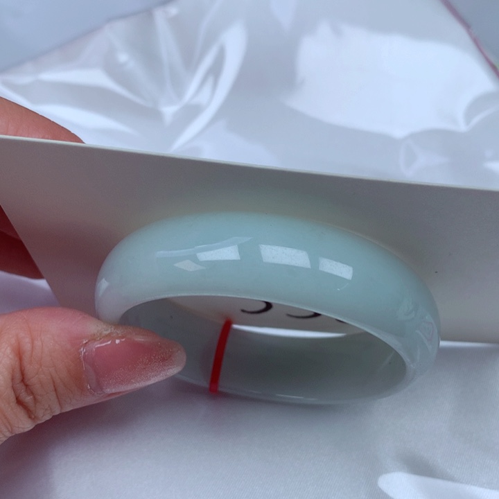 翡翠手镯未镶嵌翡翠