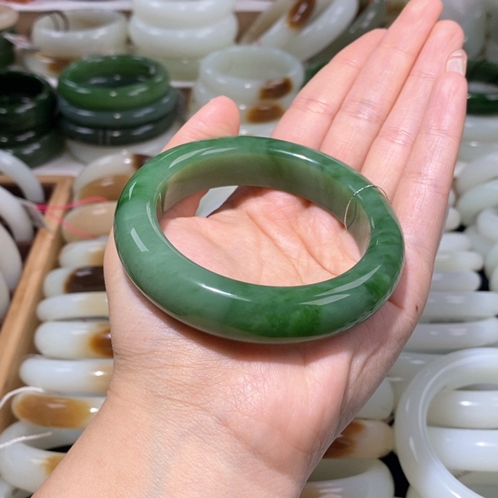 和田玉手镯未镶嵌碧玉镯57
