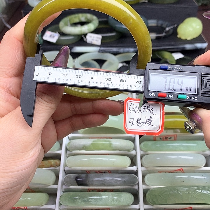 蛇纹石玉手镯未镶嵌小***睫2126