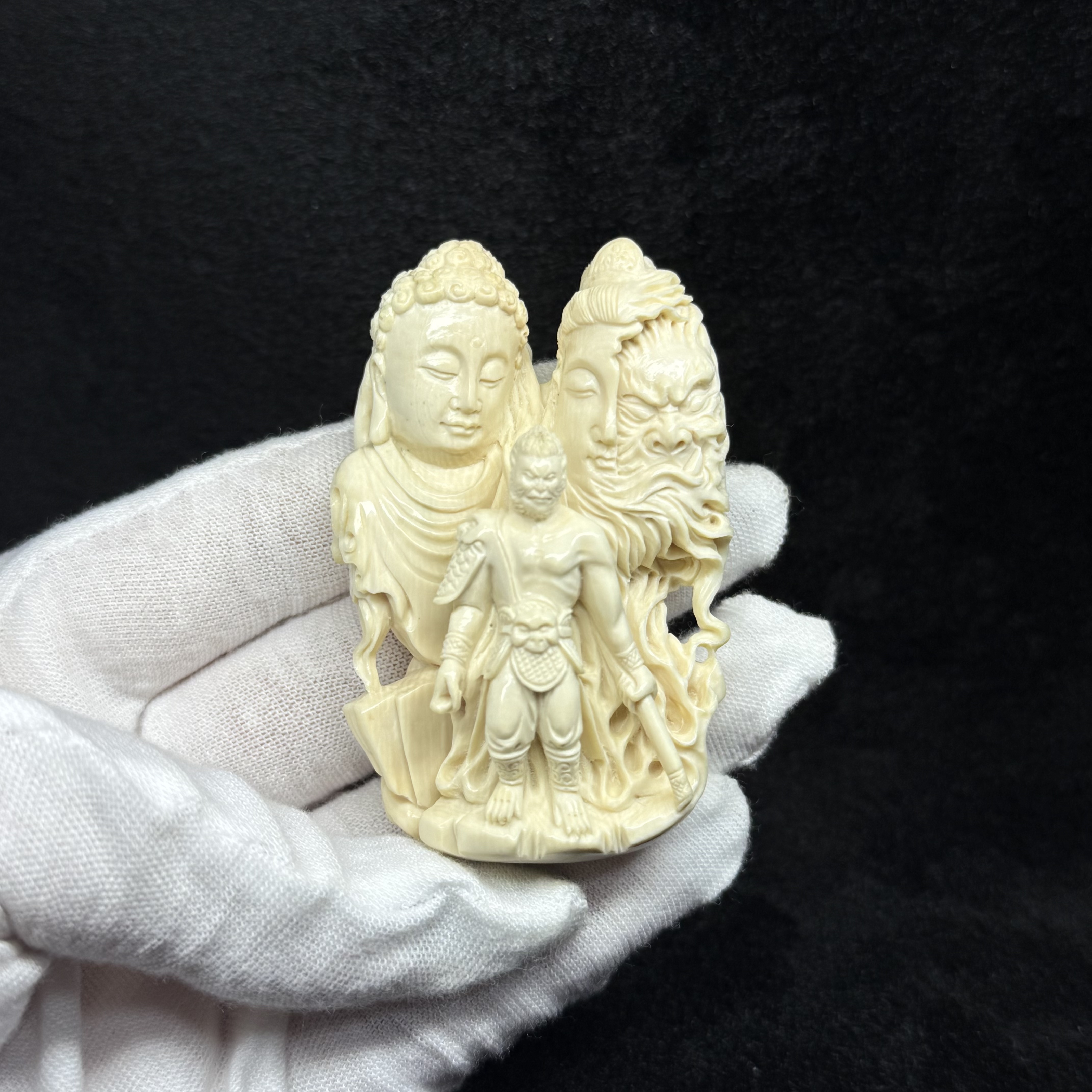 A0082一念之间猛犸牙工艺品