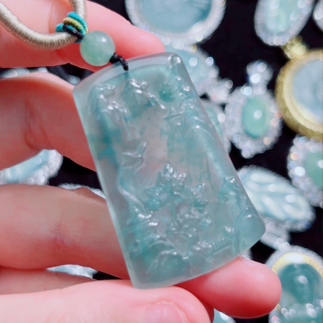 翡翠颈饰未镶嵌山水牌