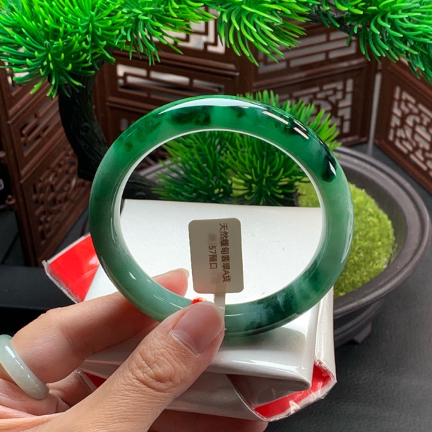 57圈口天然缅甸翡翠A货手镯特色高级辣绿半山水圆条