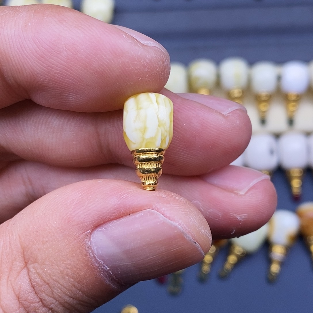 你***哥琥珀18K金镶嵌裸石8.5mm金塔三通
