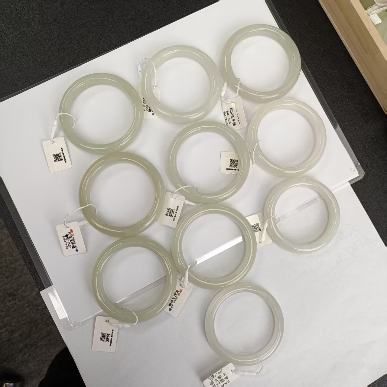 EAA 26-35和田玉手镯多样性发一