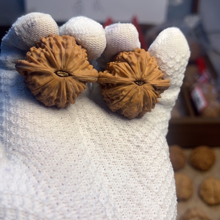 文玩核桃吊坠对歪磨盘