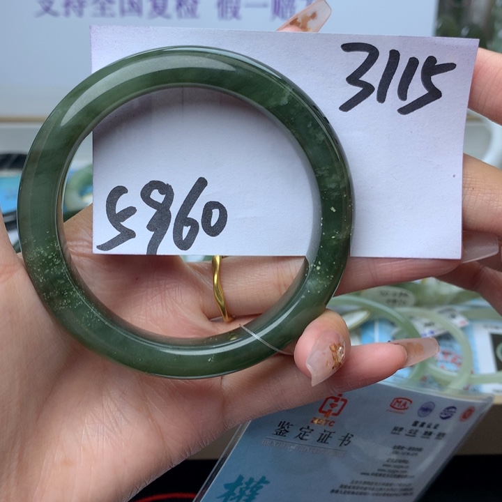 和田玉手镯未镶嵌