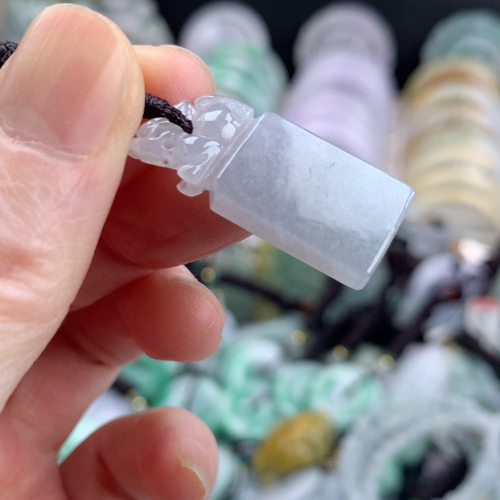 翡翠颈饰未镶嵌吊坠