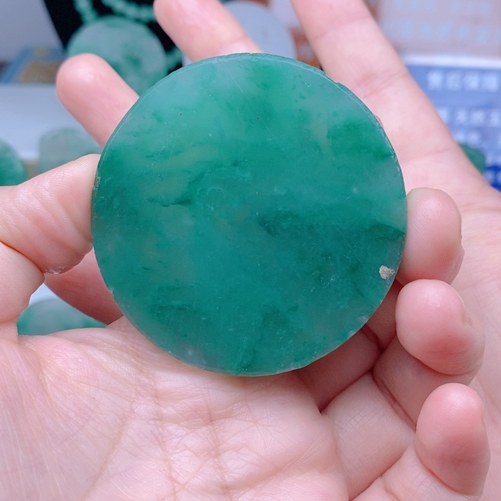 未镶嵌定制石英质玉（非洲翠）