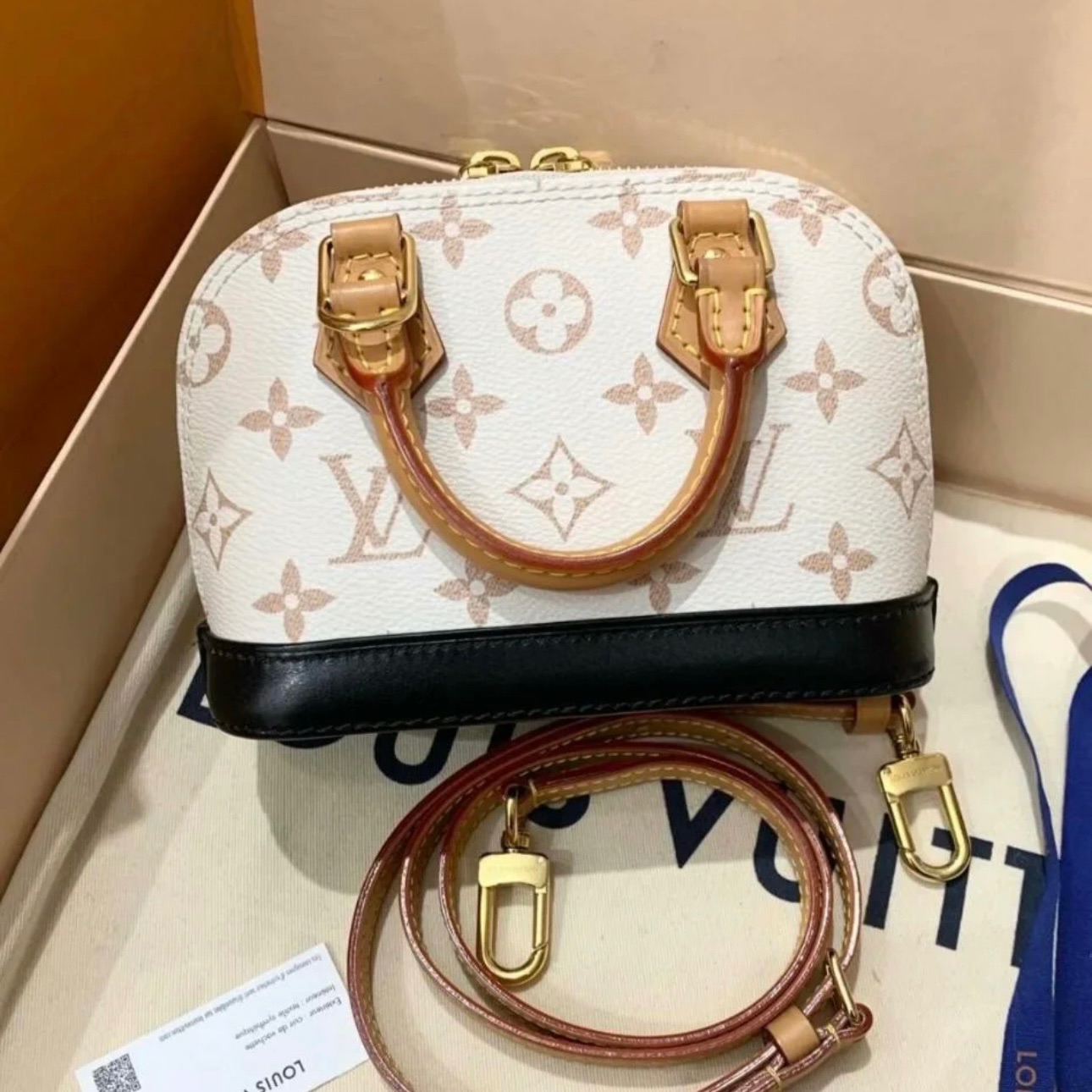 99新 LouisVuitton/路易威登 7姐专场/沙丘色Alma nano 贝壳包